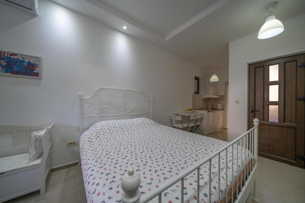 Apartments Milunovic Котор Екстериор снимка